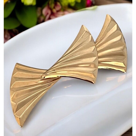 Vintage Pin Brooch Modernist Design Gold Tone Figural Costume Estate Jewelry 13E - Picture 1 of 4